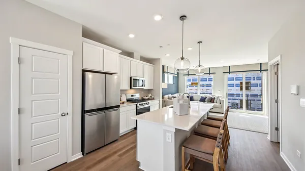 $574,990 | 2225 Waters Edge Drive, Schaumburg, IL 60173