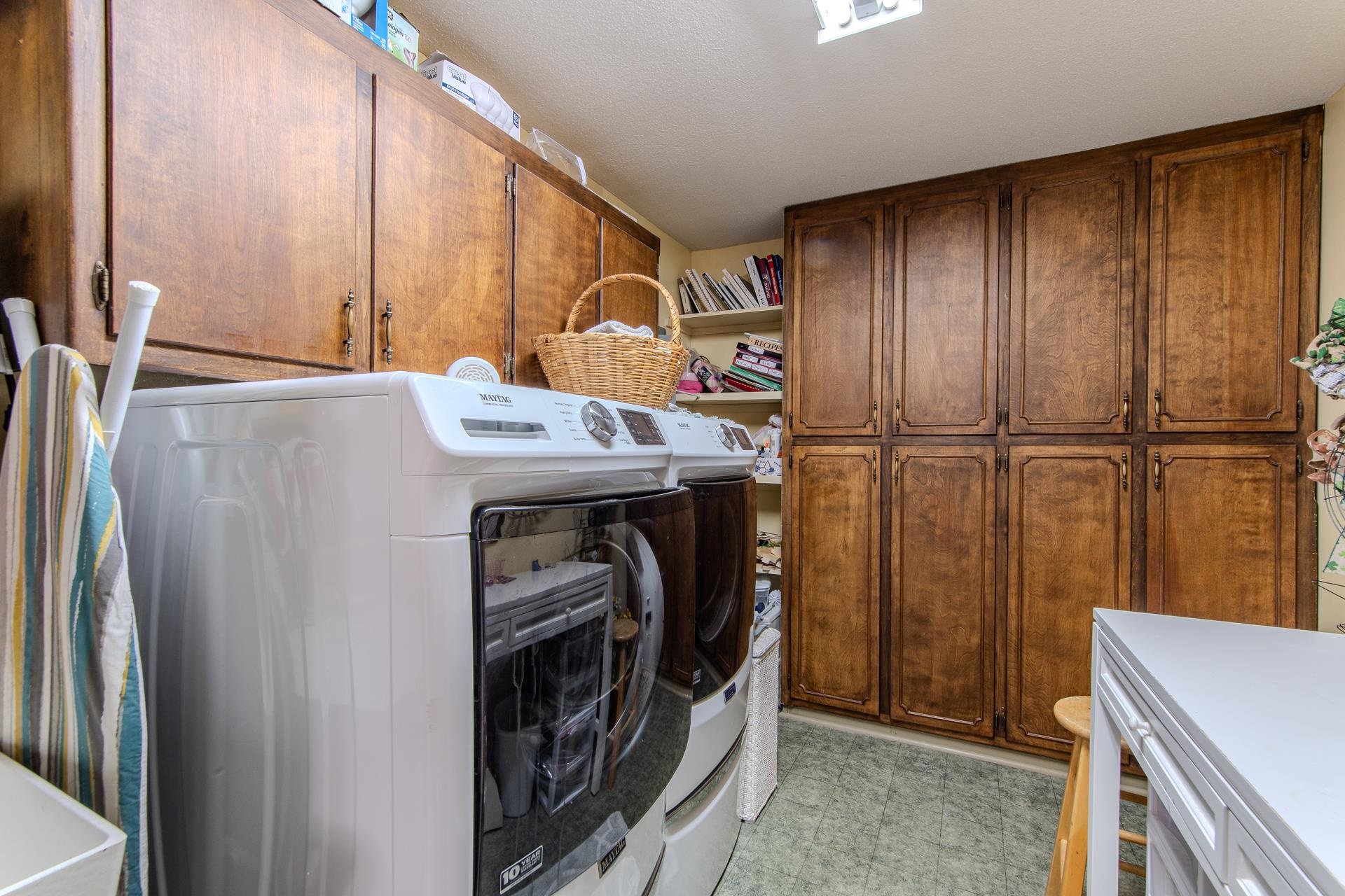313 Country Club Lane Selmer, TN 38375 - Photo 27 of 36 a utility room with dryer and washer