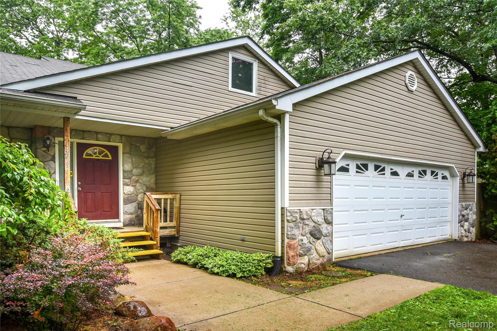 493 Pine Tree Road Lake Orion, MI 48362 - Photo 2 of 63 20210625-WES_2325.jpg