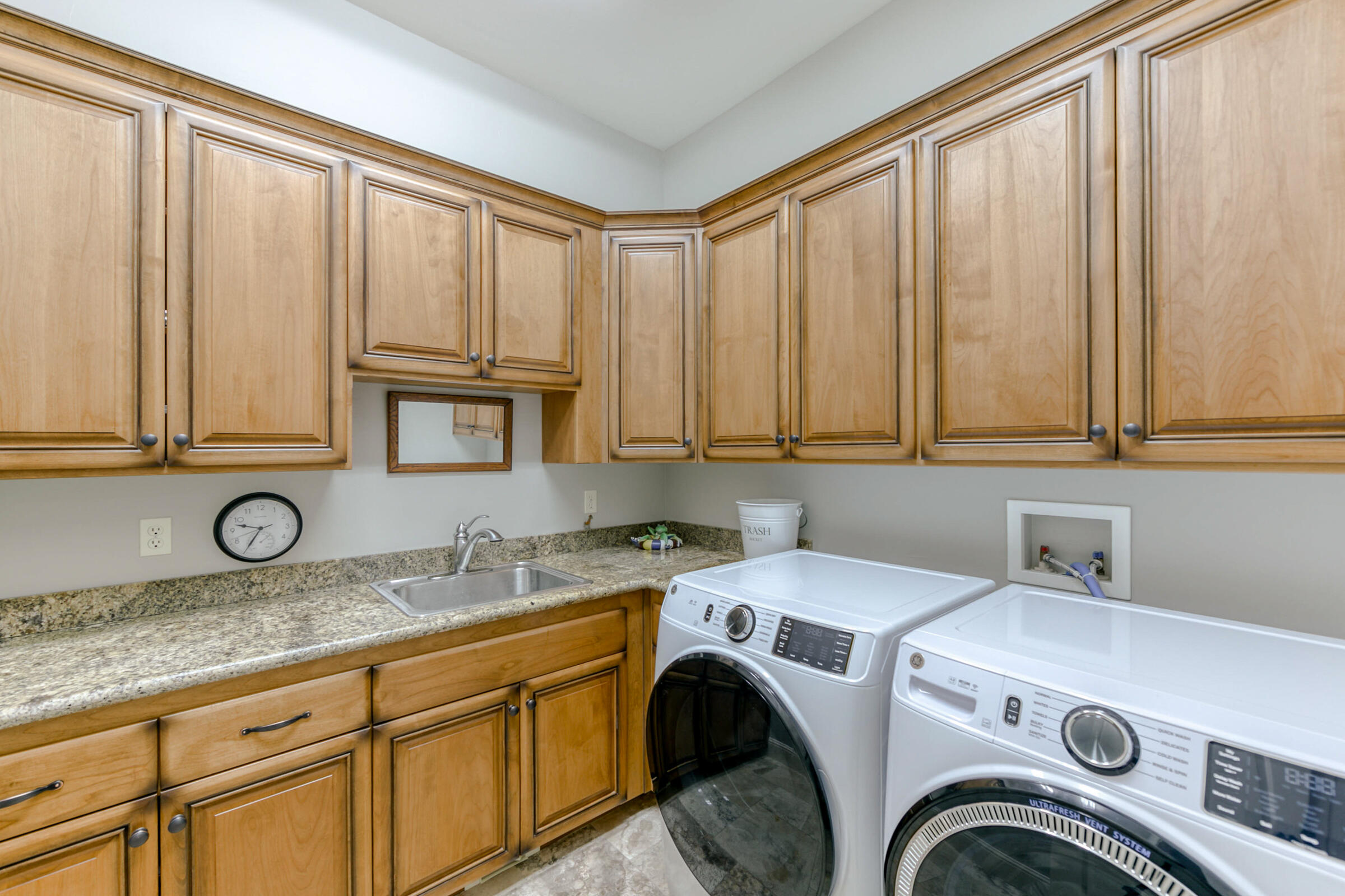 9184 Silver King Road Redding, CA 96001 - Photo 23 of 50 Indoor Laundry Room