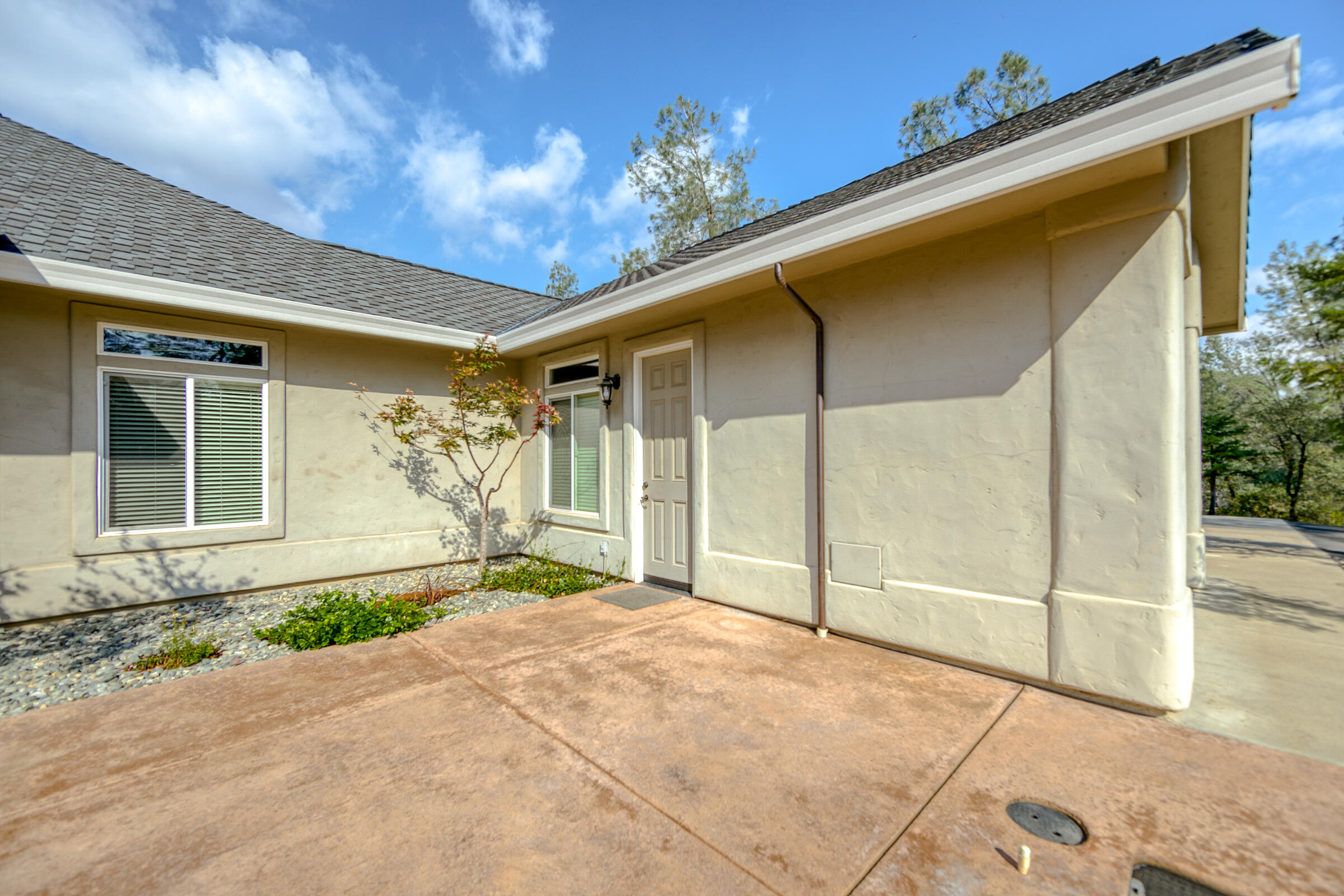 9184 Silver King Road Redding, CA 96001 - Photo 31 of 50 Entrance to Private Suite/Gym