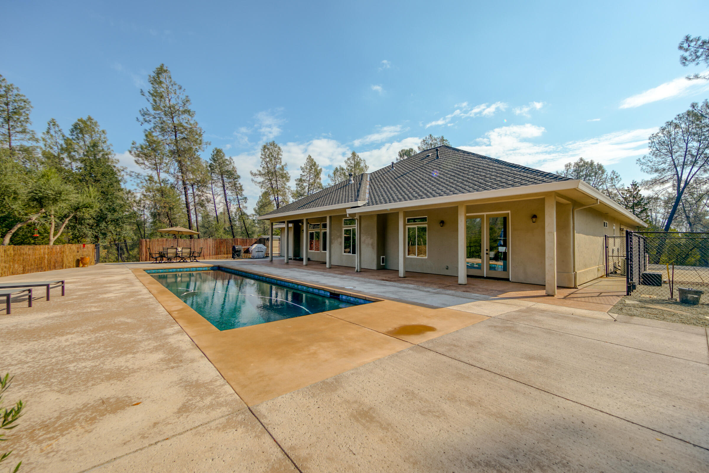 9184 Silver King Road Redding, CA 96001 - Photo 39 of 50 Pool Deck for Large Gatherings