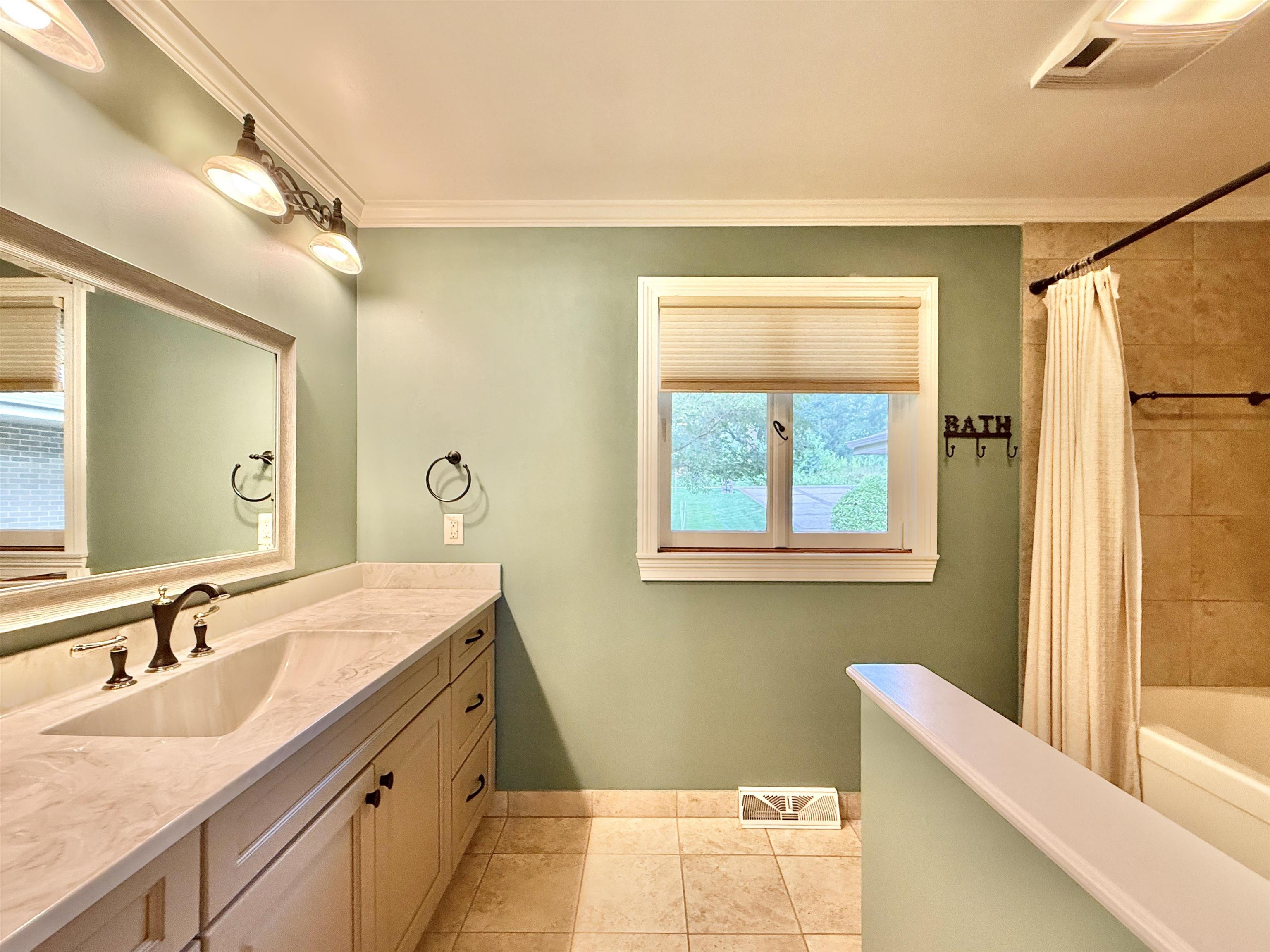 2107 South Pow Wow Trail Beloit, WI 53511 - Photo 10 of 51