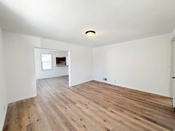 $184,900 | 313 East Center Street, Shawano, WI 54166
