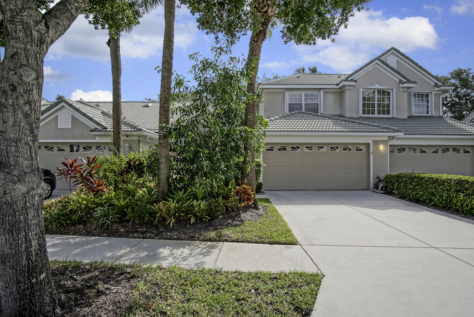 1639 Southwest Harbour Isles Circle, Unit 29 Port St. Lucie, FL 34986 - Photo 23 of 35 a front view of a house with a garden