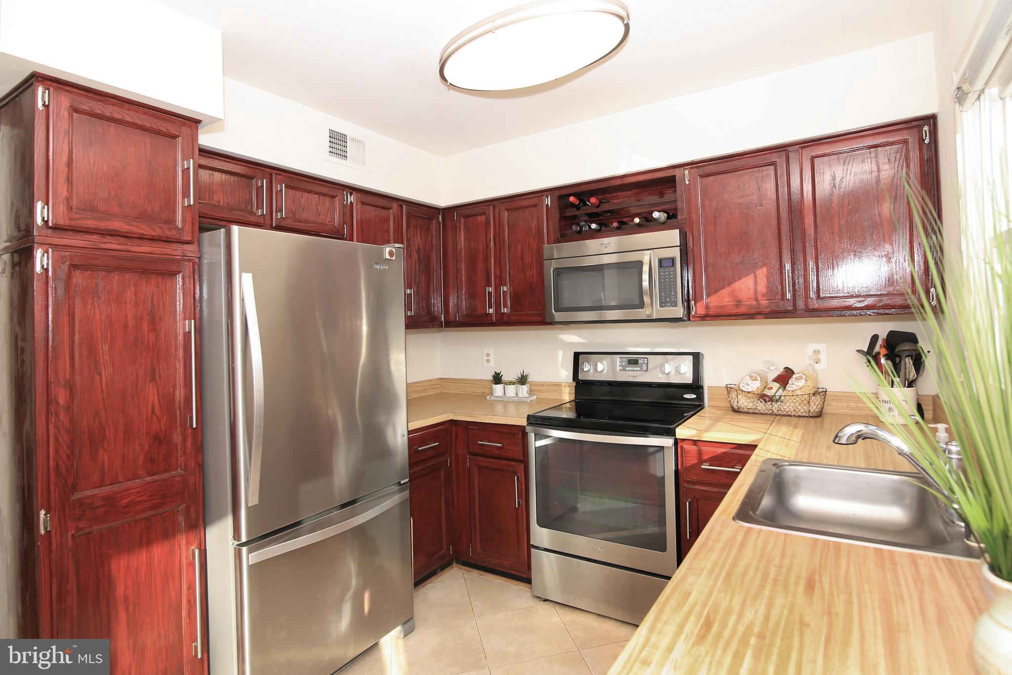 8490 Springfield Oaks Drive Springfield, VA 22153 - Photo 11 of 36 Kitchen