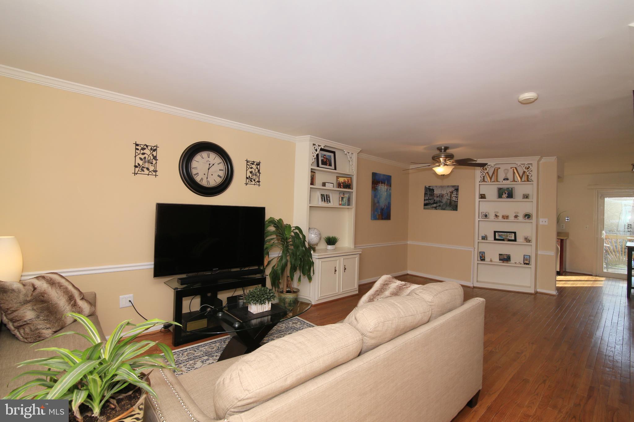 8490 Springfield Oaks Drive Springfield, VA 22153 - Photo 4 of 36 Living Room