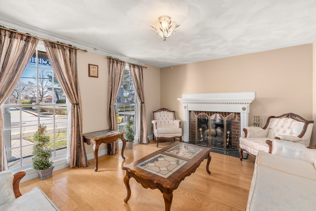 113 Temple Road Waltham, MA 02452 - Photo 6 of 35
