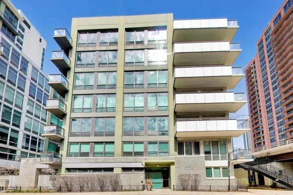$415,000 | 650 West Wayman Street, Unit 404C, Chicago, IL 60661