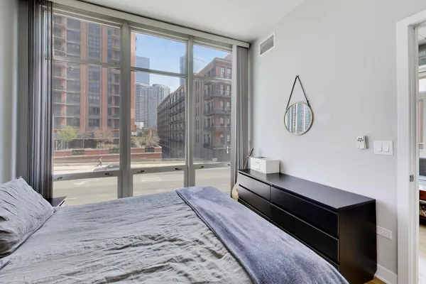 $415,000 | 650 West Wayman Street, Unit 404C, Chicago, IL 60661