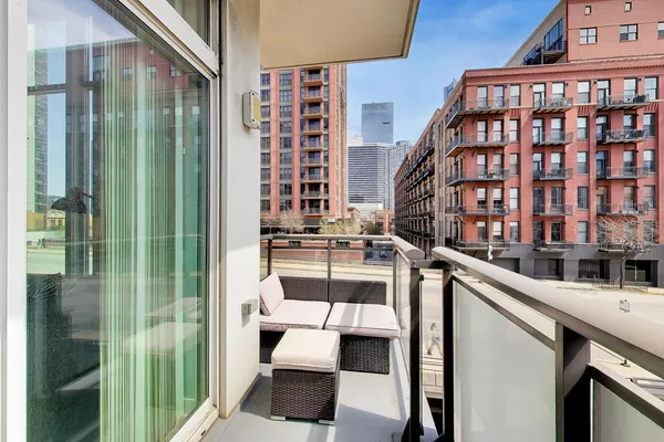 $415,000 | 650 West Wayman Street, Unit 404C, Chicago, IL 60661