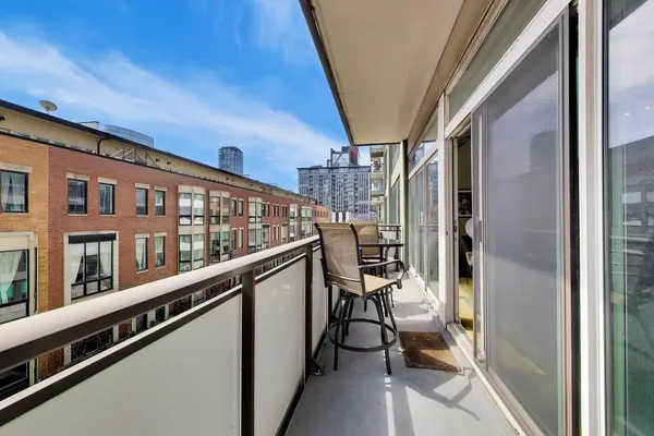 $415,000 | 650 West Wayman Street, Unit 404C, Chicago, IL 60661