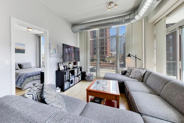 $415,000 | 650 West Wayman Street, Unit 404C, Chicago, IL 60661