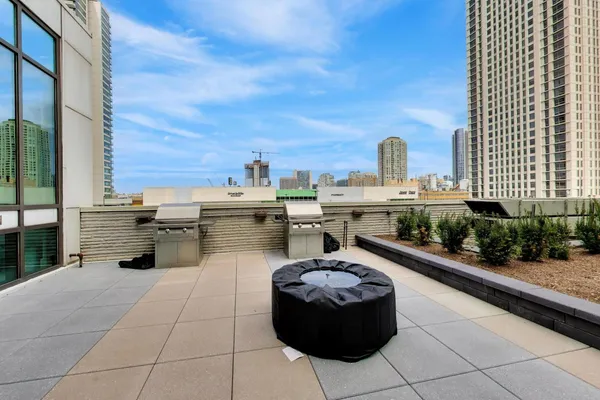 $415,000 | 650 West Wayman Street, Unit 404C, Chicago, IL 60661