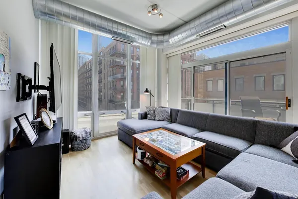 $415,000 | 650 West Wayman Street, Unit 404C, Chicago, IL 60661