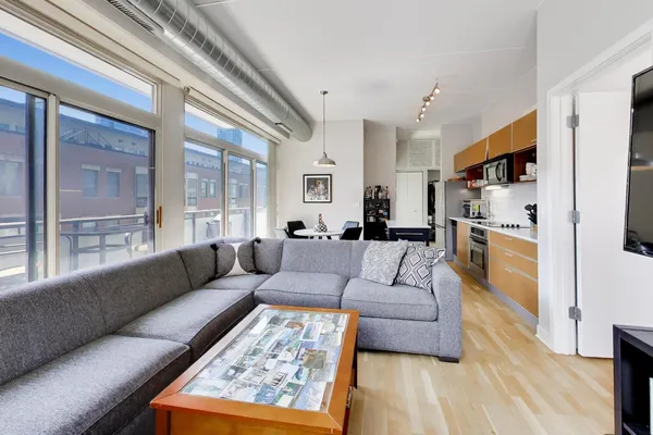 $415,000 | 650 West Wayman Street, Unit 404C, Chicago, IL 60661
