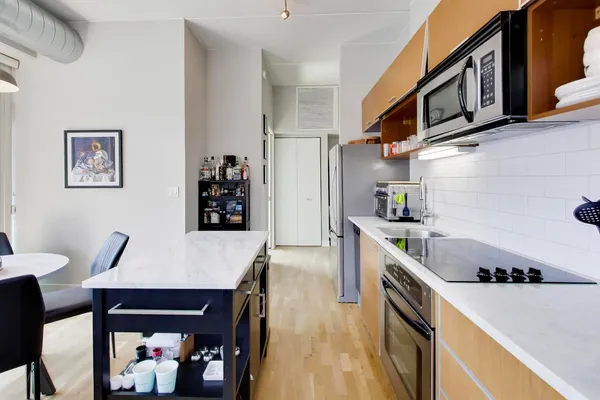 $415,000 | 650 West Wayman Street, Unit 404C, Chicago, IL 60661