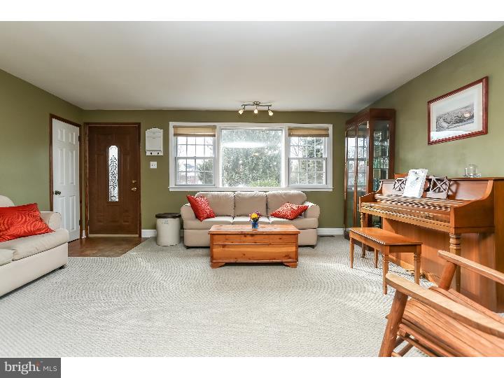 703 Marshall Road Brookhaven, PA 19015 - Photo 8 of 23 Living Room