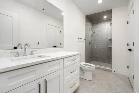 $299,000 | 2913 West Belmont Avenue, Unit 1A, Chicago, IL 60618