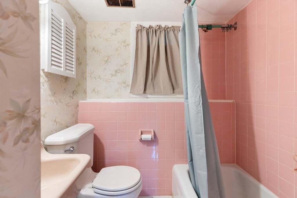 4 Rossmore Road Lynnfield, MA 01940 - Photo 24 of 29