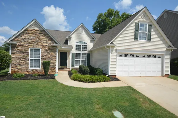 $369,900 | 207 Grimes Drive, Simpsonville, SC 29681