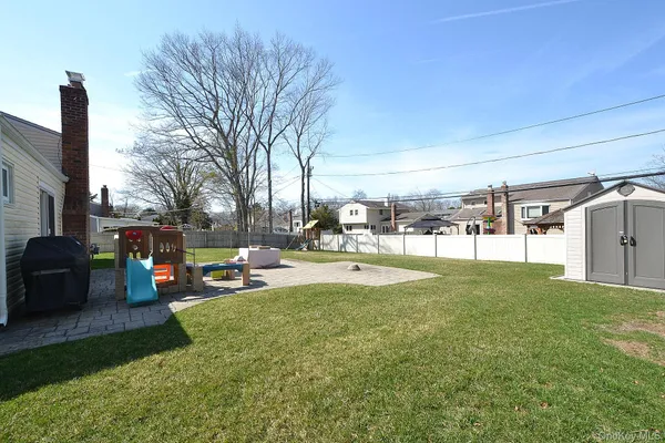 $749,000 | 10 Maureen Drive, Hauppauge, NY 11788