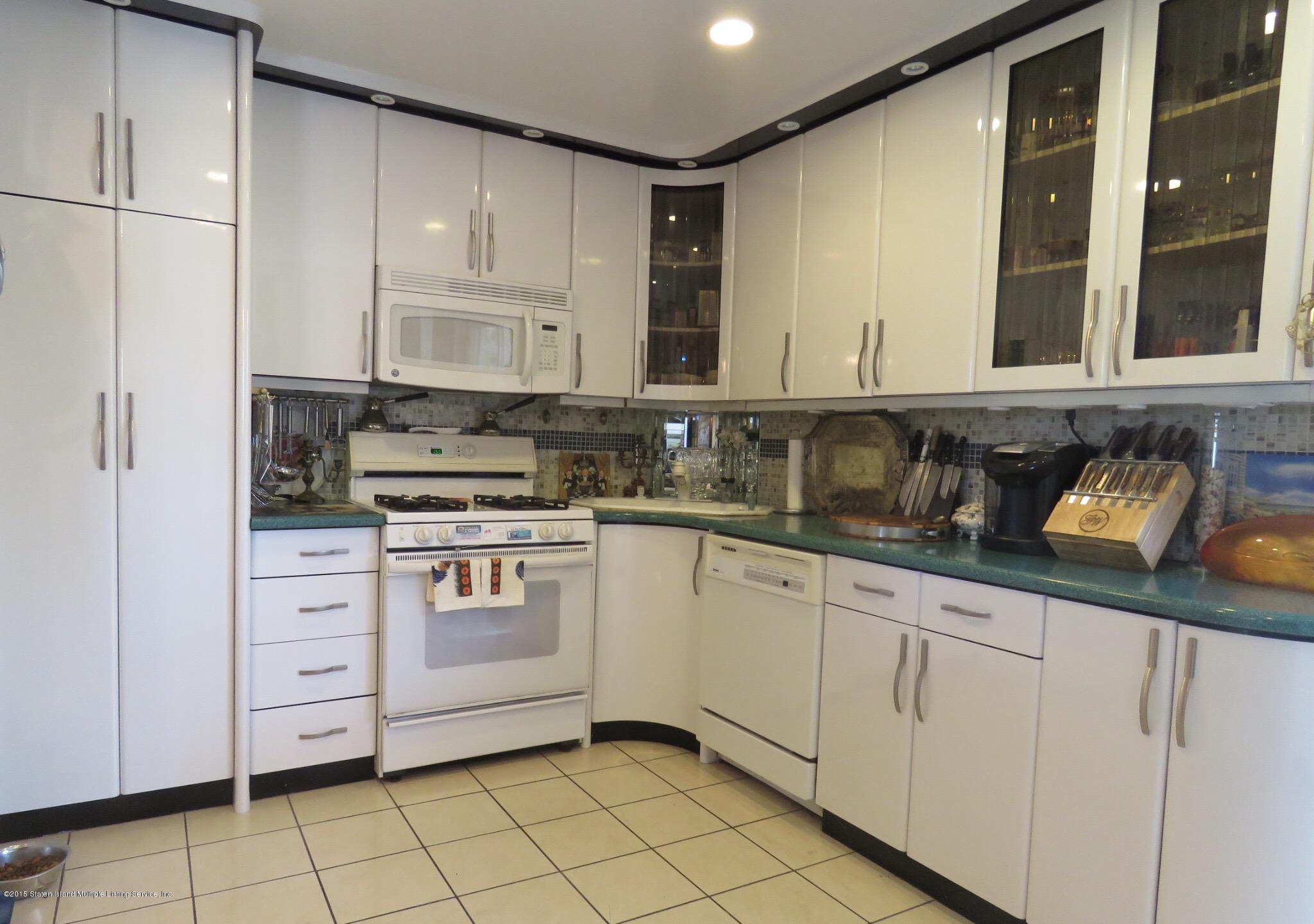 649 Annadale Road Staten Island, NY 10312 - Photo 3 of 9 Fresh and Updated Kitchen