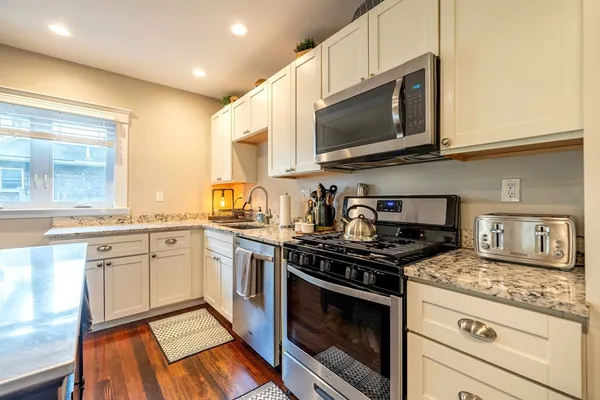 $570,000 | 23 Winthrop Avenue, Unit 1, Beverly, MA 01915