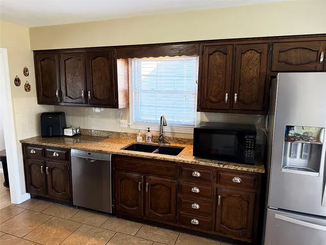 $339,900 | 1608 Southwest 21st Street, Blue Springs, MO 64015