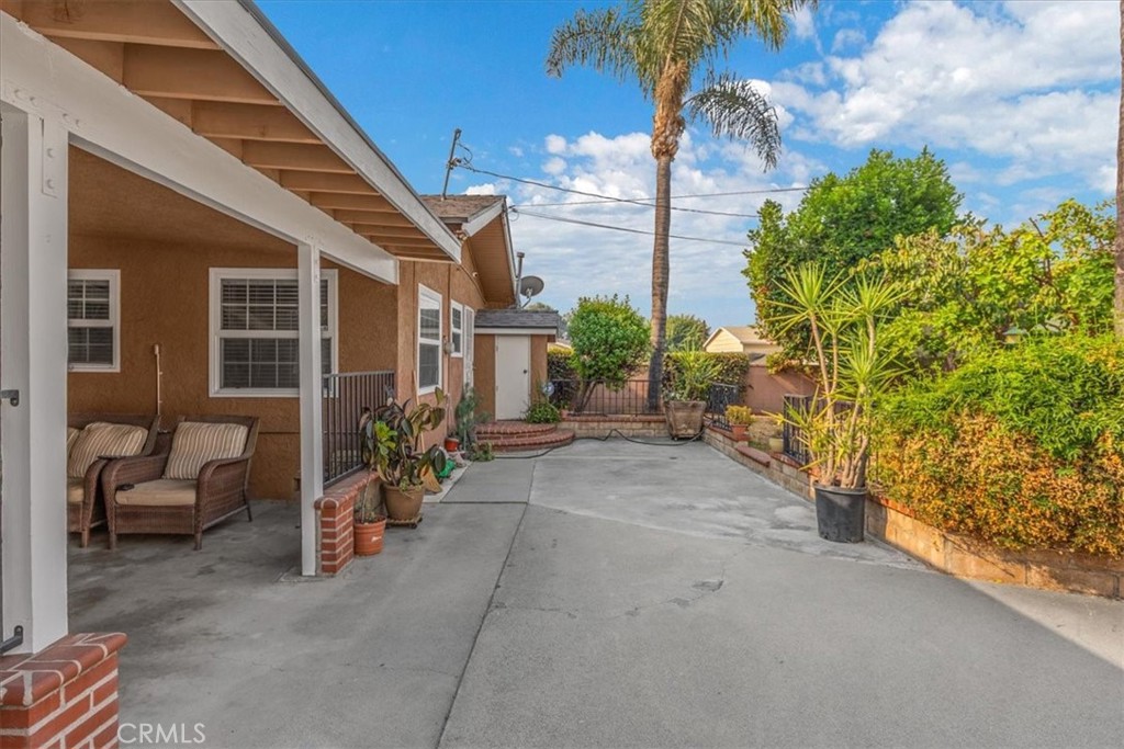 2183 Sinclair Street Pomona, CA 91767 - Photo 9 of 38 a hallway with outdoor seating