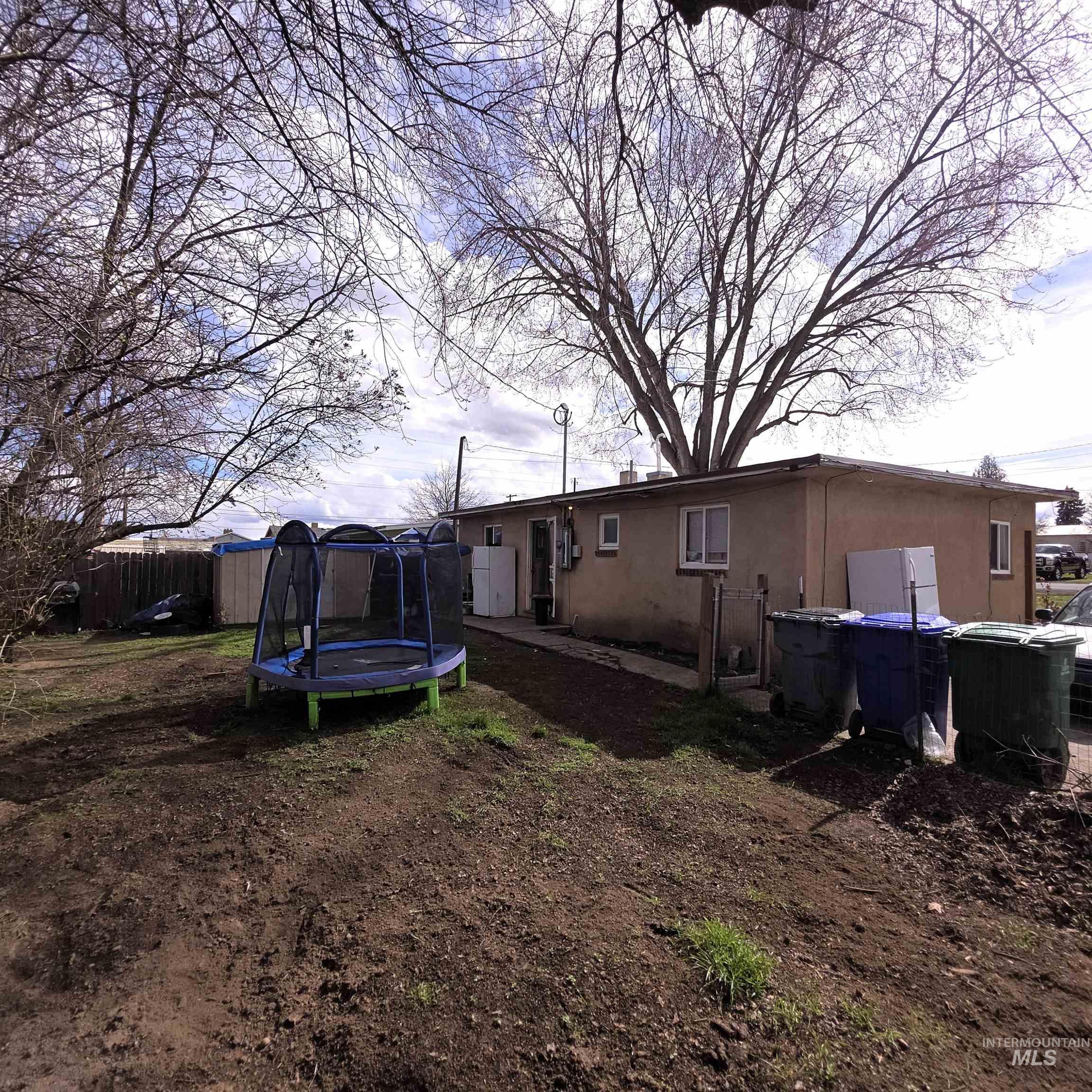 935 Preston Avenue Lewiston, ID 83501 - Photo 22 of 22 Back of house featuring a trampoline and stucco siding
