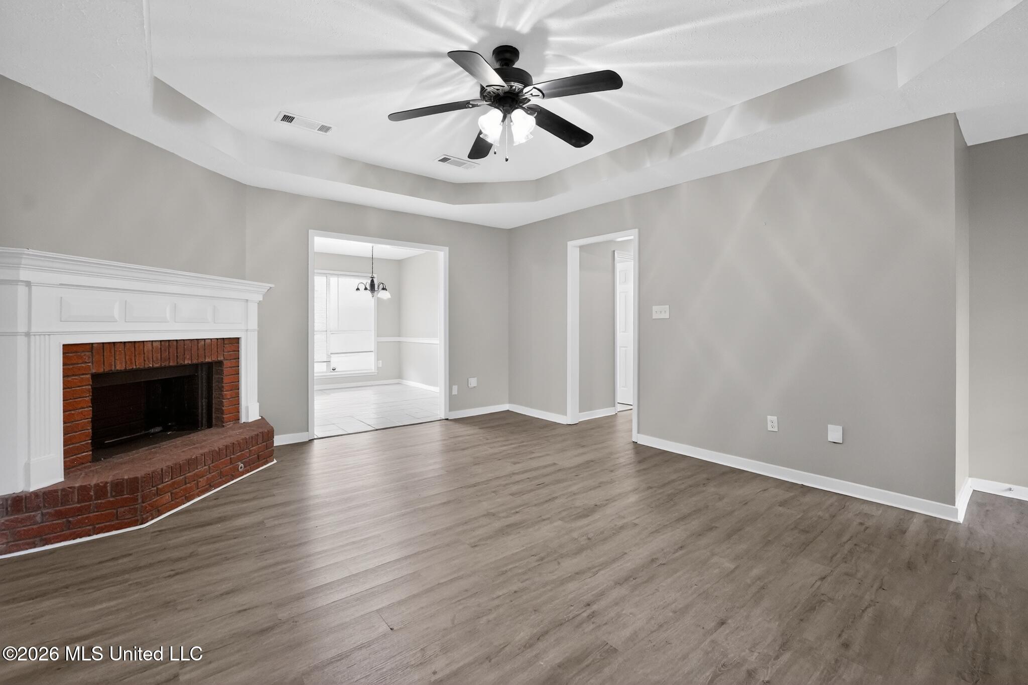 704 Dunleith Lane Ridgeland, MS 39157 - Photo 4 of 15 08_704_Dunleith_Ln-Living_room-7599
