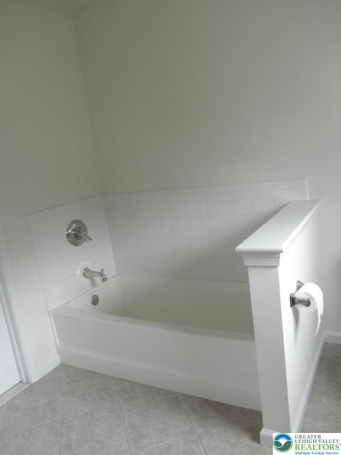 4160 Ross Road Bethlehem, PA 18020 - Photo 20 of 24 Primary bathtub