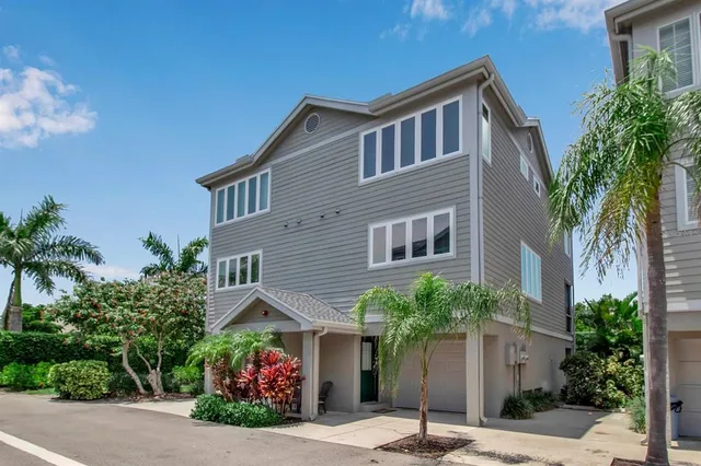 $610,000 | 528 Forest Way, Longboat Key, FL 34228