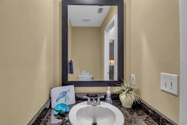 $610,000 | 528 Forest Way, Longboat Key, FL 34228