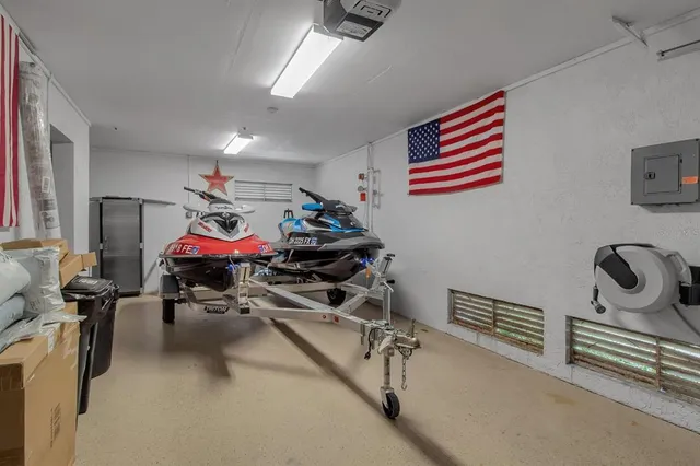 $610,000 | 528 Forest Way, Longboat Key, FL 34228