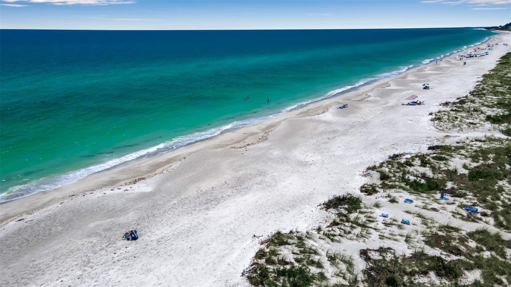 528 Forest Way Longboat Key, FL 34228 - Photo 22 of 39