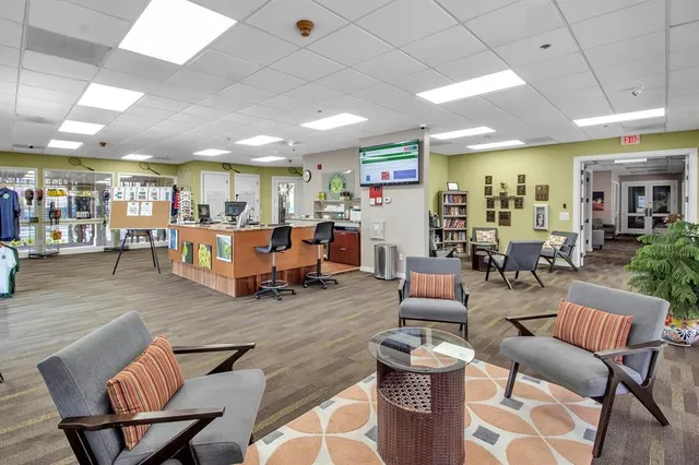 $610,000 | 528 Forest Way, Longboat Key, FL 34228