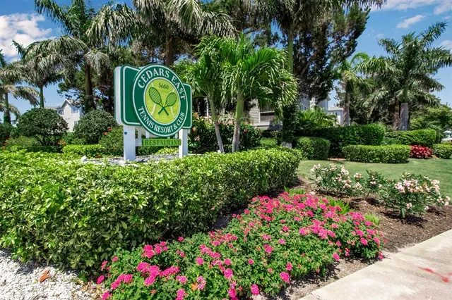 $610,000 | 528 Forest Way, Longboat Key, FL 34228