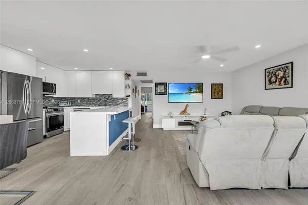 $235,000 | 2109 Oakridge V, Unit 2109, Deerfield Beach, FL 33442