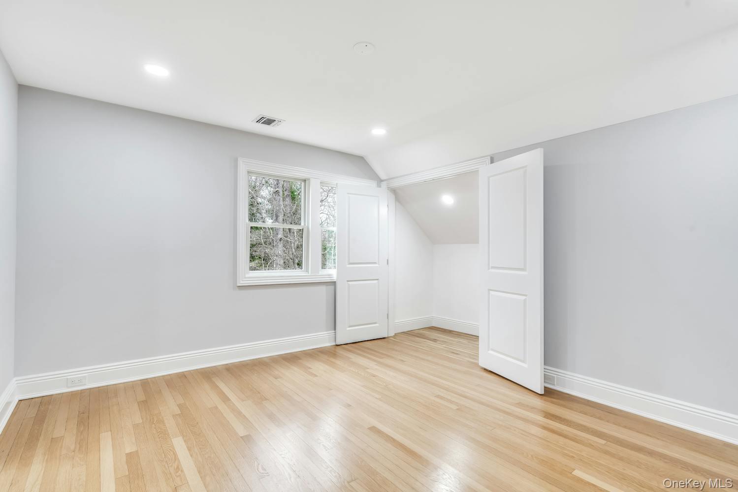539 Split Rock Road Syosset, NY 11791 - Photo 26 of 40 Bonus room featuring baseboards, visible vents, light wood-style flooring, and lofted ceiling