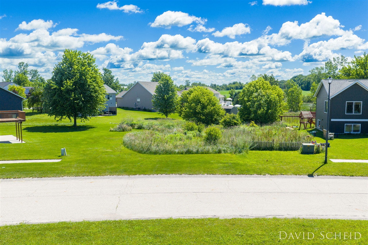 228 Chary Ridge Drive Kent City, MI 49330 - Photo 5 of 14