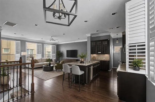 $2,750 | 6363 Fairdale Lane, Unit H, Houston, TX 77057