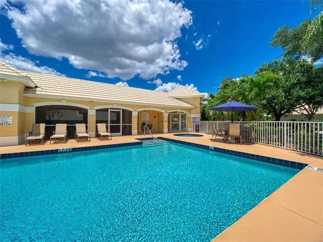 $525,000 | 8408 Whispering Woods Court, Lakewood Ranch, FL 34202