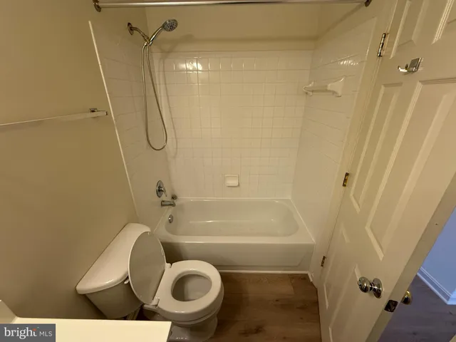 $2,950 | 23004 Fontwell Square, Sterling, VA 20166