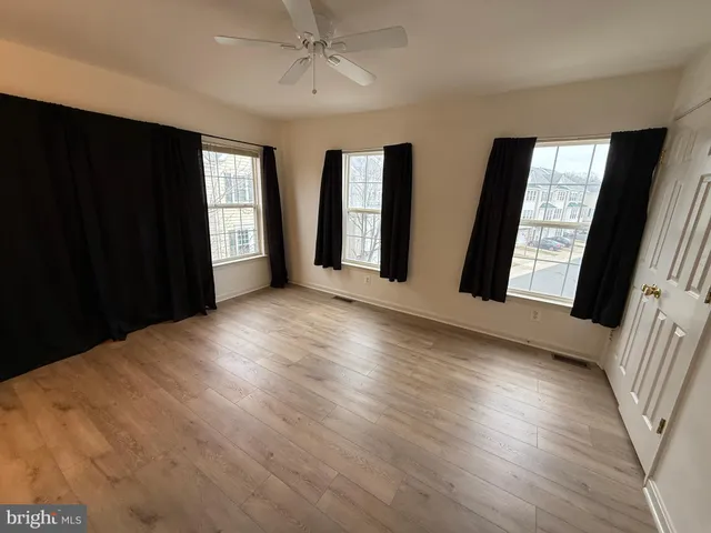 $2,950 | 23004 Fontwell Square, Sterling, VA 20166