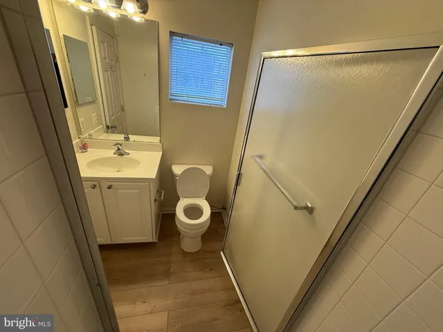 $2,950 | 23004 Fontwell Square, Sterling, VA 20166