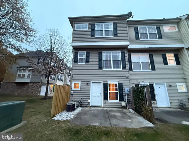 $2,950 | 23004 Fontwell Square, Sterling, VA 20166