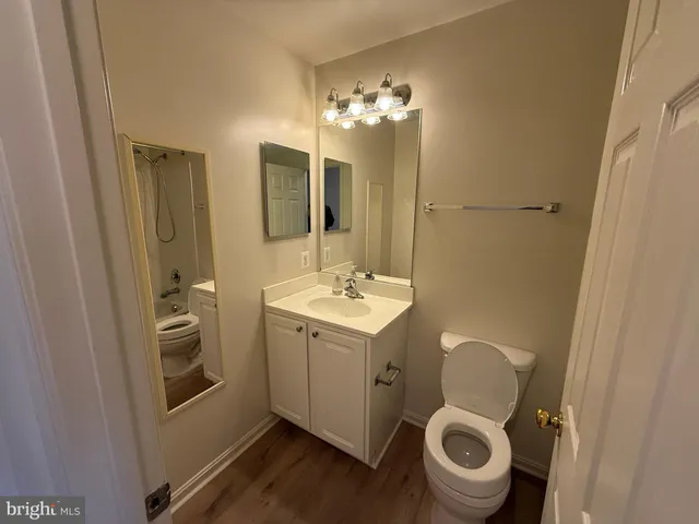 $2,950 | 23004 Fontwell Square, Sterling, VA 20166