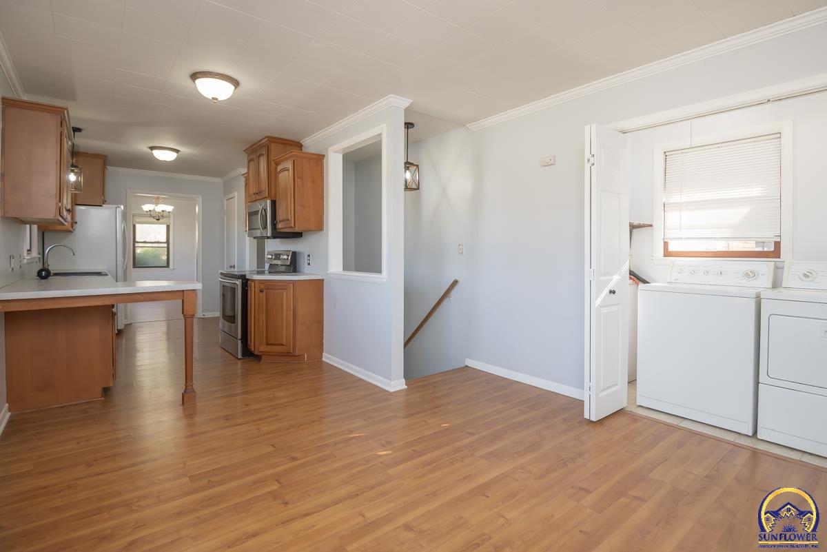 701 Southwest Watson Avenue Topeka, KS 66606 - Photo 12 of 34